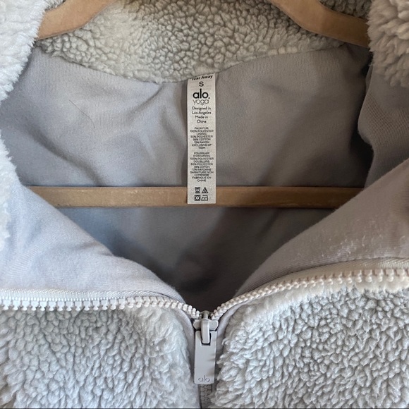 Alo Yoga Grey Cropped Foxy Sherpa Jacket - Picture 4 of 8